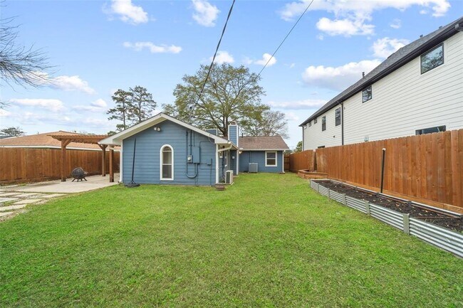 Building Photo - 1309 Martin St