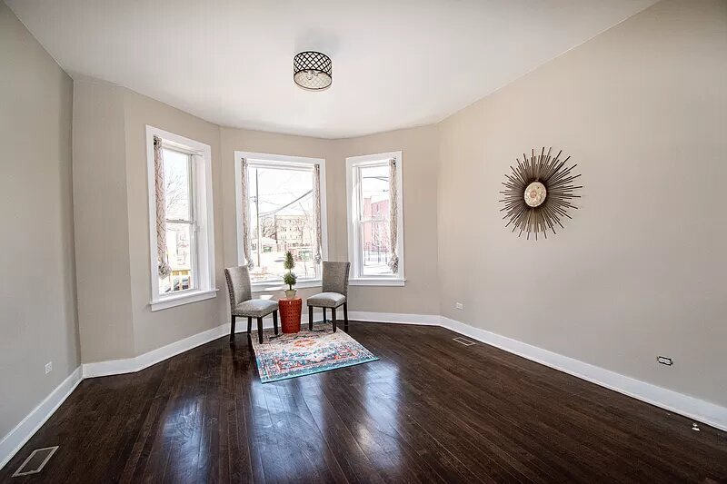 Living room - 518 N Troy St