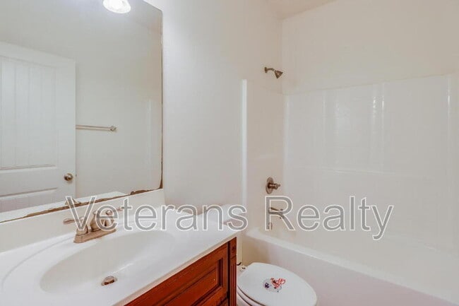 Building Photo - 18496 Devin Ct