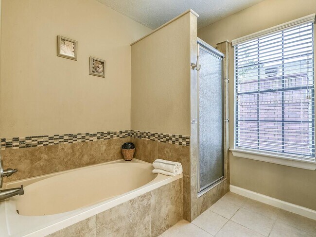 Building Photo - 14819 Cobre Valley Dr