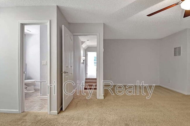 Building Photo - 69 Meadows Creek Ln