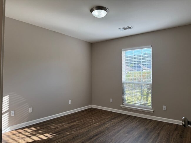 Building Photo - 317 Autumn Dr