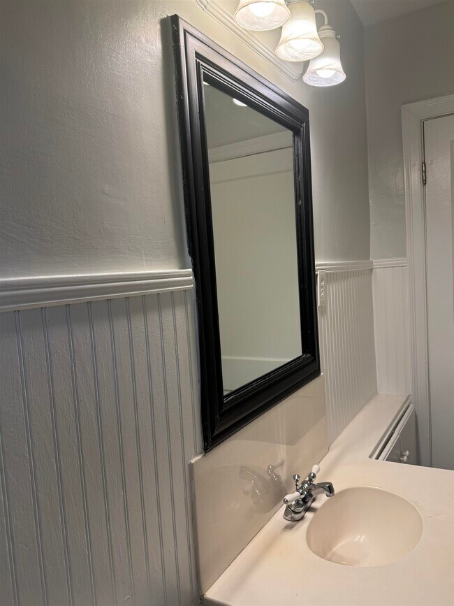 Building Photo - 193 Alexander St