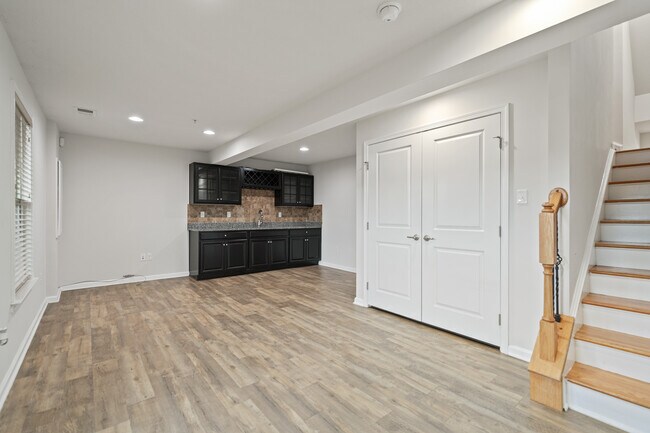 Building Photo - 407 Fairmont Dr