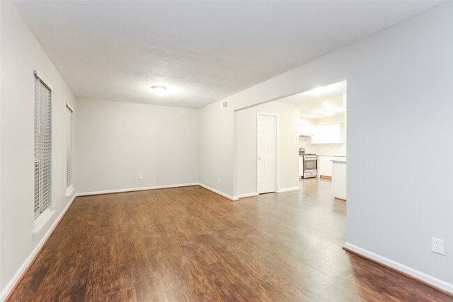 Building Photo - 647 Mosswood Dr