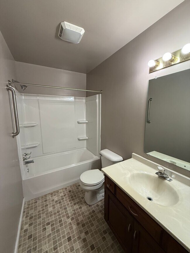 Building Photo - 3-Bedroom | 2.5-Bathroom Townhome - Attached Garage