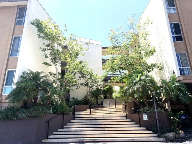 Building Photo - ****MOVE-IN SPECIAL: $500 OFF SECOND MONTH...