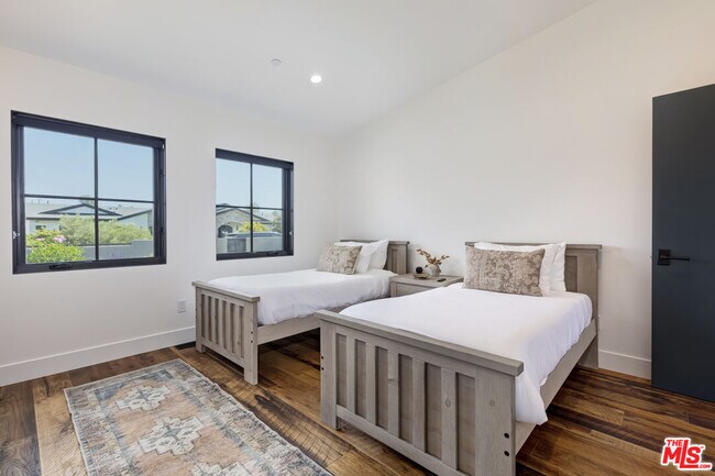 Building Photo - 6711 Wandermere Rd