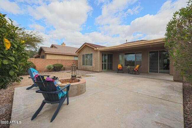 Building Photo - 41520 N River Bend Ct