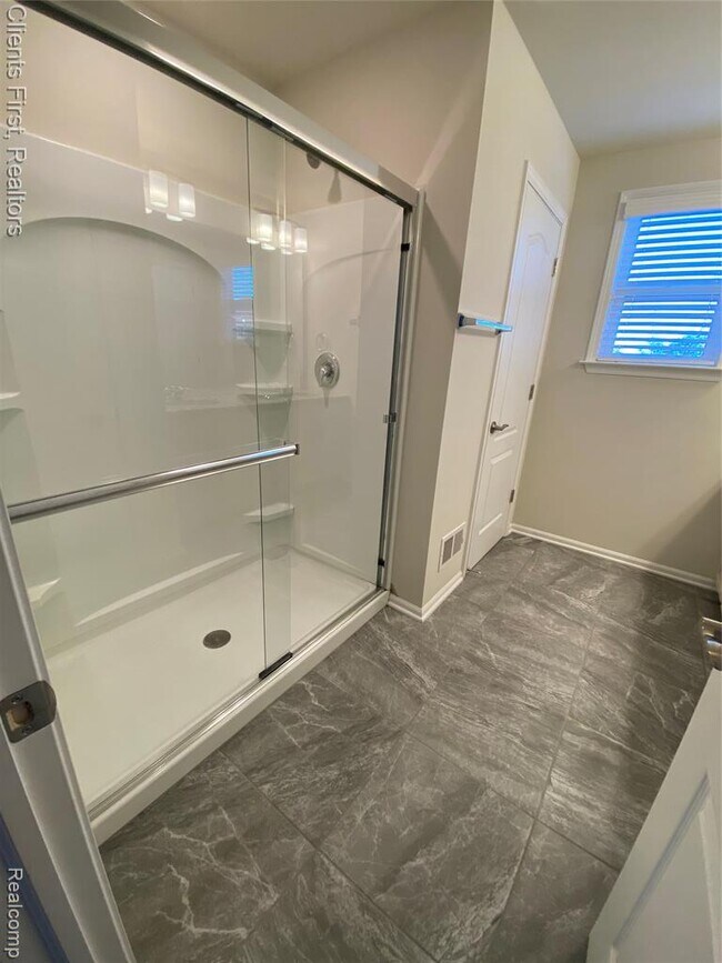 Building Photo - 22490 Woodbridge Ln