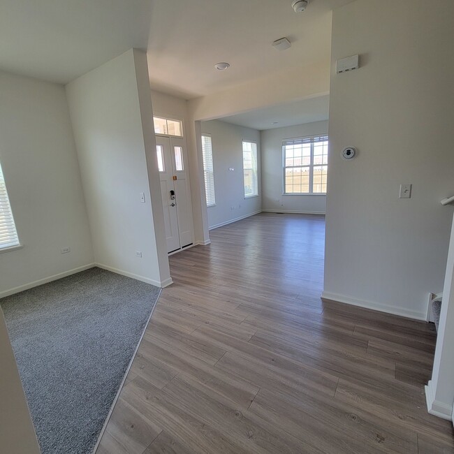Building Photo - 15155 Quincy Cir