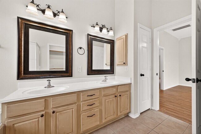 Building Photo - 5517 Autumn Ash Ln