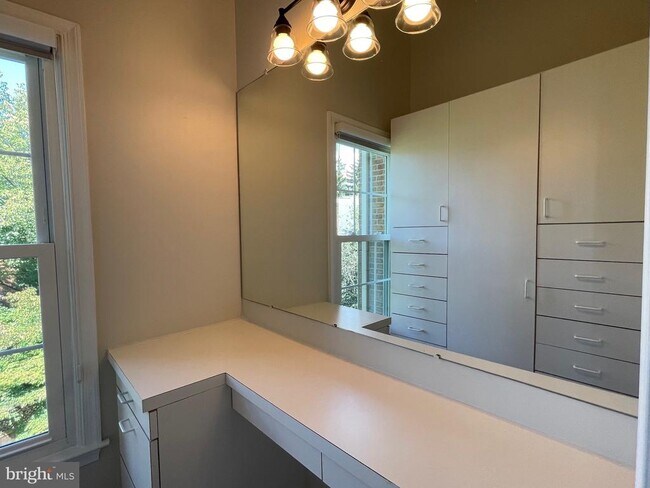 Building Photo - 9715 Whitley Park Pl