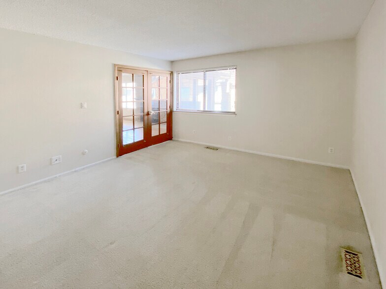 Building Photo - 2685 S Dayton Way
