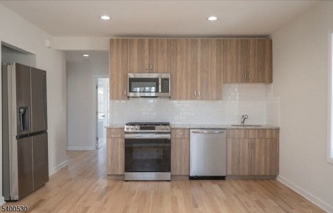 Building Photo - 16 Olyphant Pl