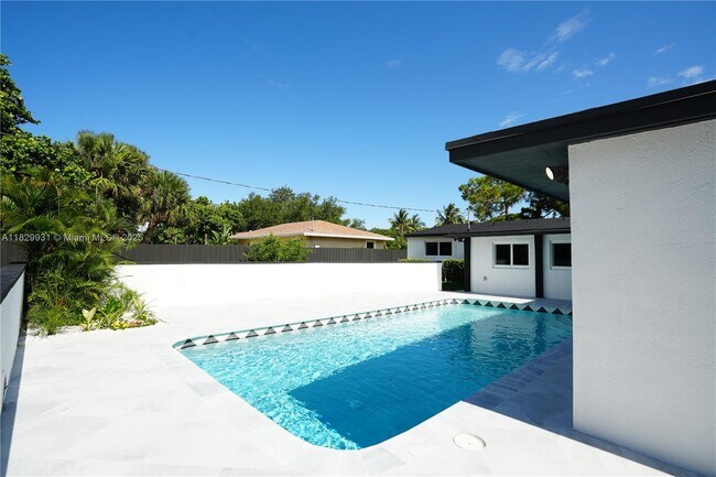 Building Photo - 2573 Conroy Dr
