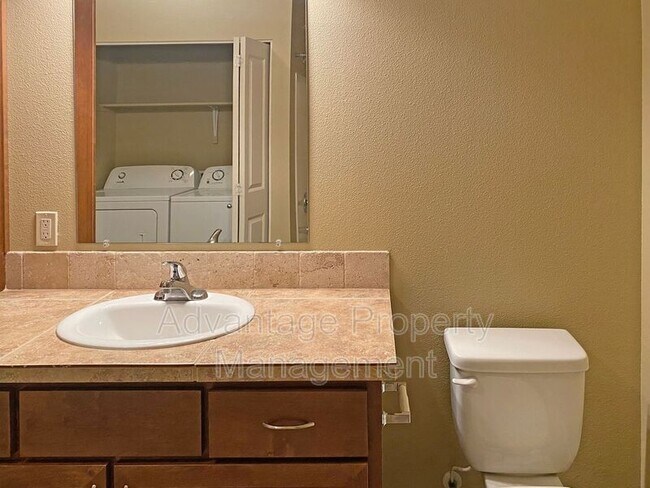 Building Photo - 515 N Catron Pl