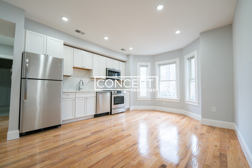 Building Photo - 372 Oxford St