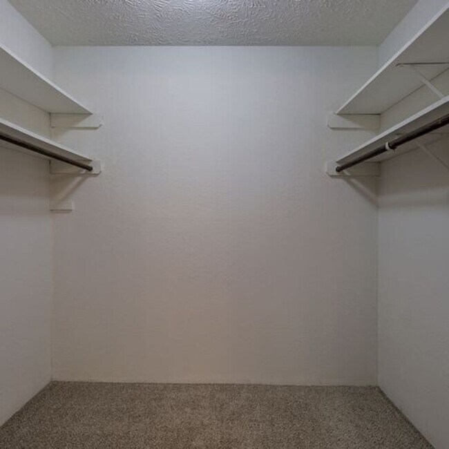 Building Photo - Spacious Apartments Located in the Heart o...
