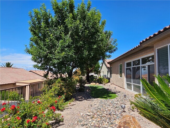 Building Photo - 2139 Twin Falls Dr