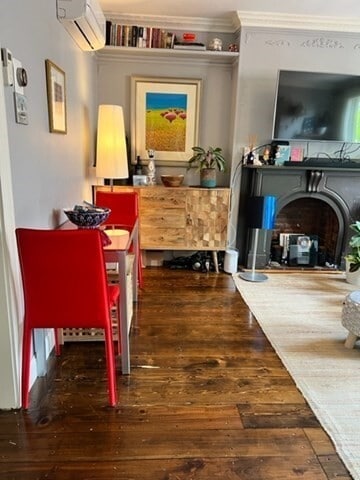 Building Photo - 4 Centre Pl