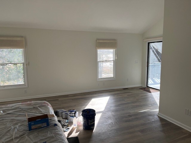 Building Photo - 245 Lakeshore Dr