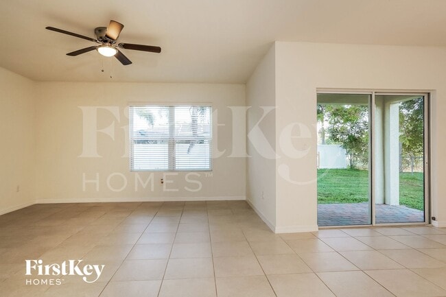 Building Photo - 237 SE 3rd St