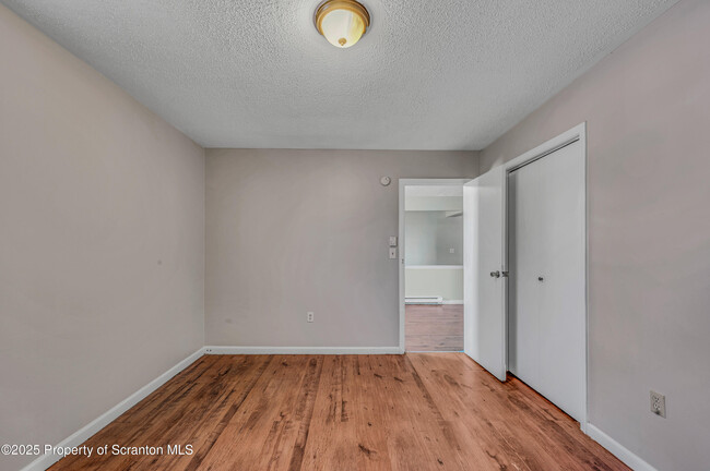 Building Photo - 1418 N Main Ave