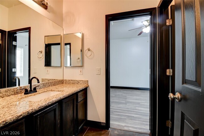 Building Photo - 2904 Dowitcher Ave