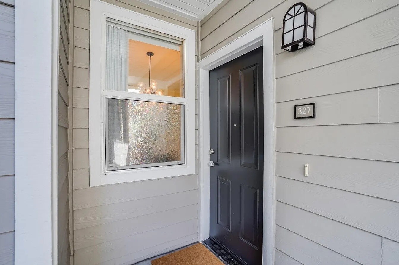 Building Photo - 1982 W Bayshore Rd