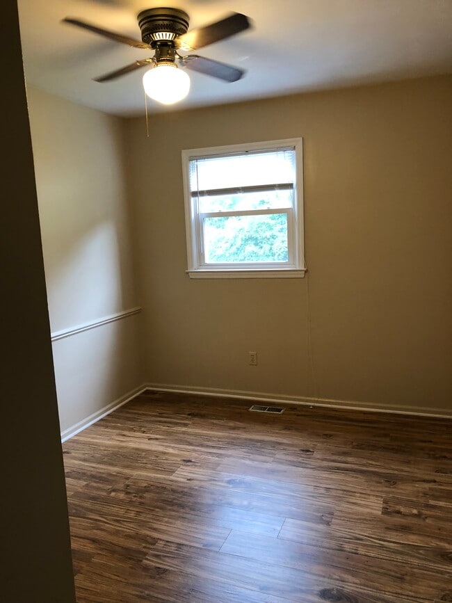Building Photo - 527 Virginia Ave