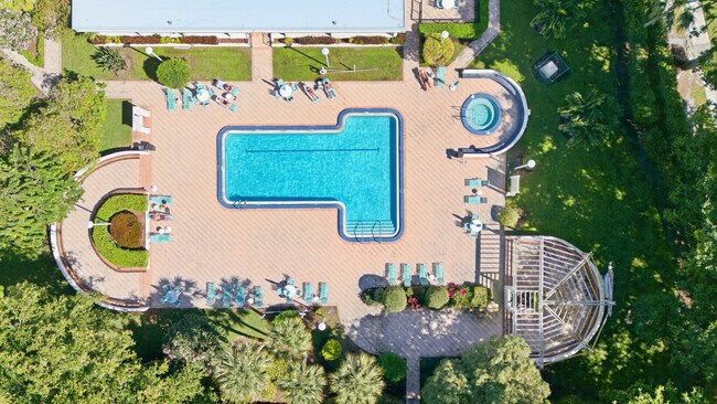 Building Photo - 2070 Homewood Blvd