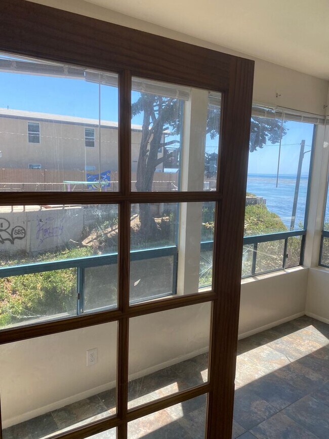 Building Photo - 6773 Del Playa Dr