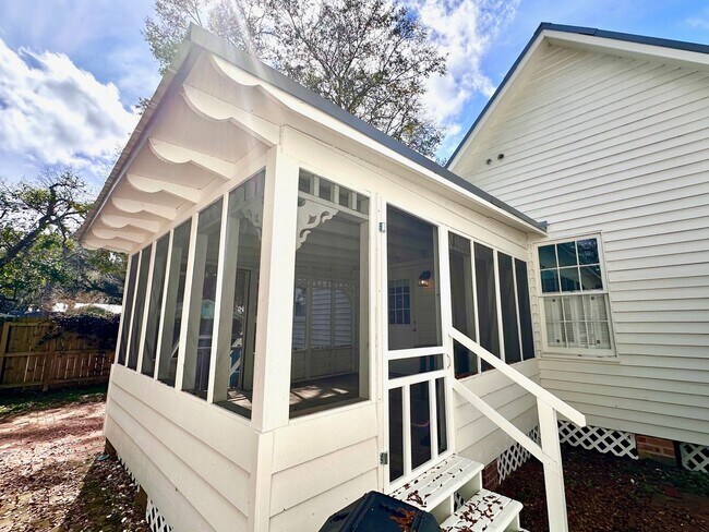 Building Photo - Historic Beauty in the Heart of Downtown Fernandina!