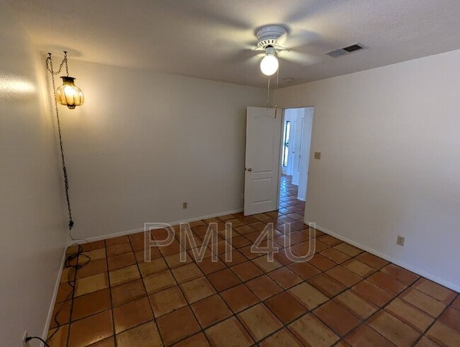 Building Photo - 117 Carey Rd
