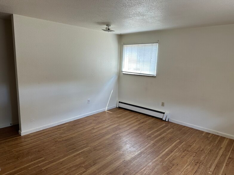 Building Photo - 926 James Ct