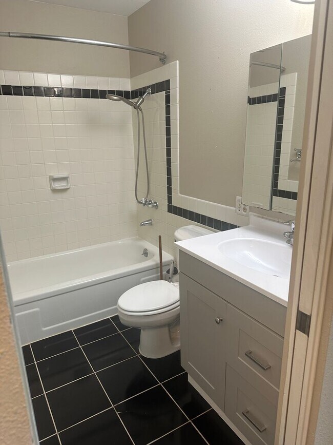 Building Photo - 3 Bedroom/1.5 Bath w/partial Mountain Views