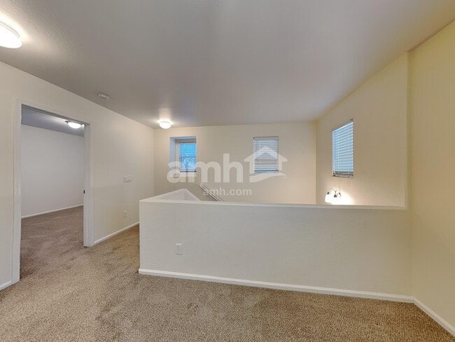 Building Photo - 1033 S Deerfield Ln