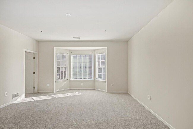 Building Photo - Exquisite brick-front duplex condo, ideall...