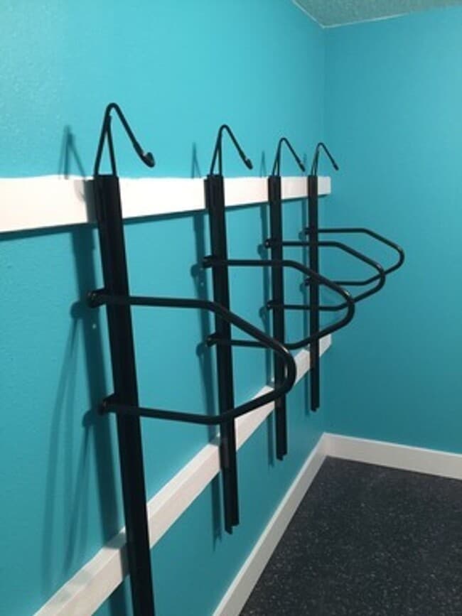 Building Photo - Lower 2bed/1bath in Alberta Arts! Off street parking, dw, hardwoods, all dogs welcome!