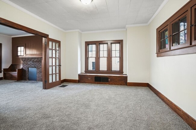 Building Photo - 3 BED 2 FULL BATH W/ OFFICE - AVAILABLE NOW