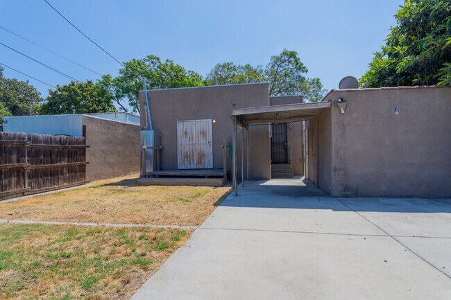 Building Photo - 6765 Lemon Ave