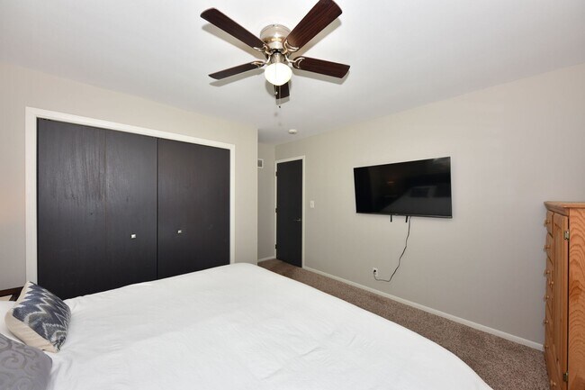 Building Photo - Furnished Mequon 4 bedroom ranch