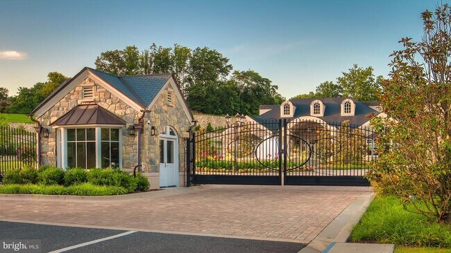 Building Photo - 8201 River Rd