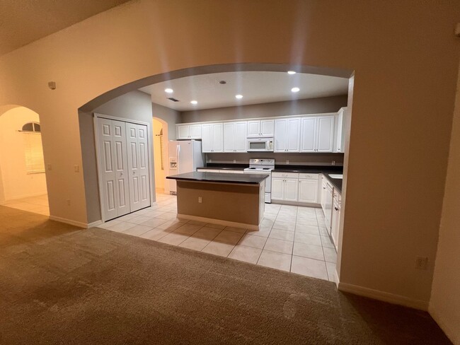 Primary Photo - Fantastic 3 bed/ 2bath in Bellalago