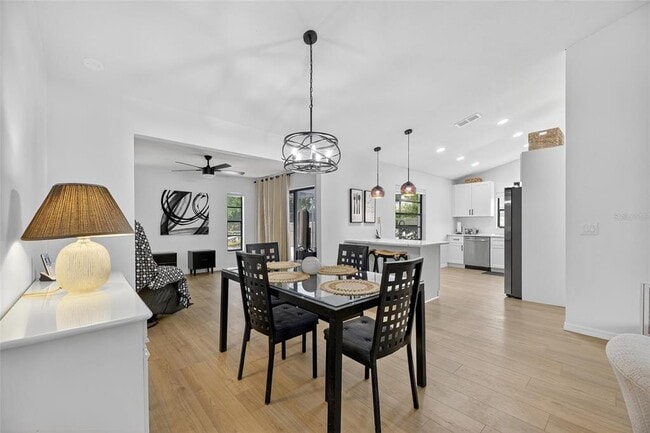 Building Photo - 8137 English Elm Cir