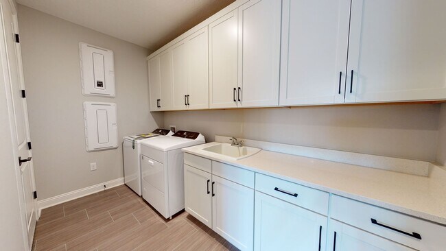 Building Photo - Exceptional Nearly New Toll Brothers Home in a Gated St. Augustine Community -4 Car Garage!