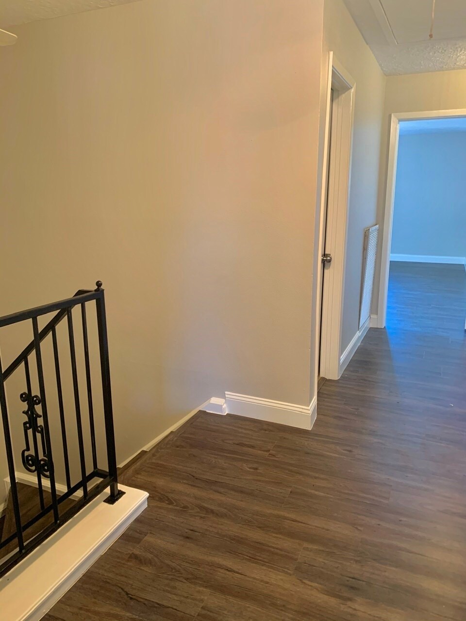 Building Photo - 3214 Continental Dr