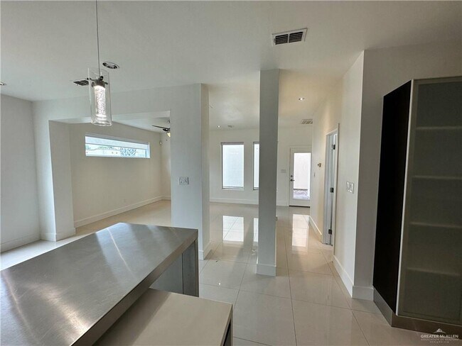Building Photo - 2312 S 43rd St