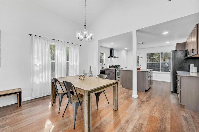 Building Photo - 1700 Palmetto Dr
